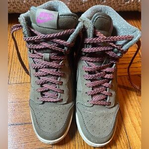 Wedged Nike sneakers, suede, olive